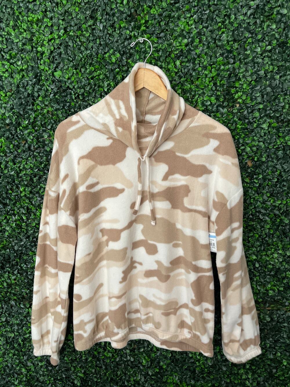 Derek Heart cream color camo soft sweater women’s Size L